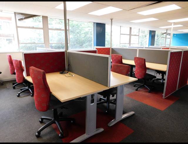 1,005M² OFFICE TO LET IN FERNDALE